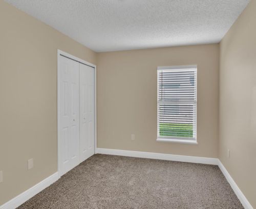 1220 25th Ter, Vero Beach FL 32968-5068 exterior