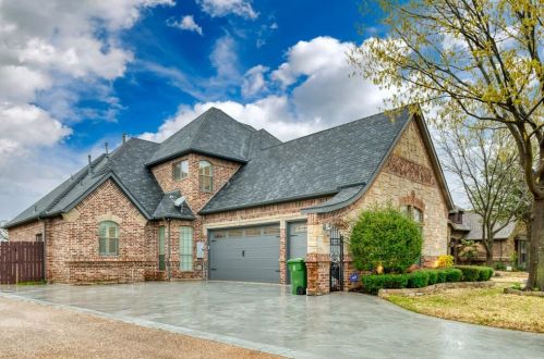 7709 Grace Dr, Fort Worth, TX 76182-7523