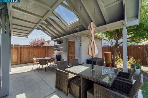 2854 Mcbryde Ave, Richmond CA  94804-1247 exterior
