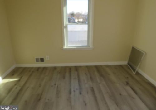 68 Roosevelt St, West Deptford NJ  08066-1028 exterior