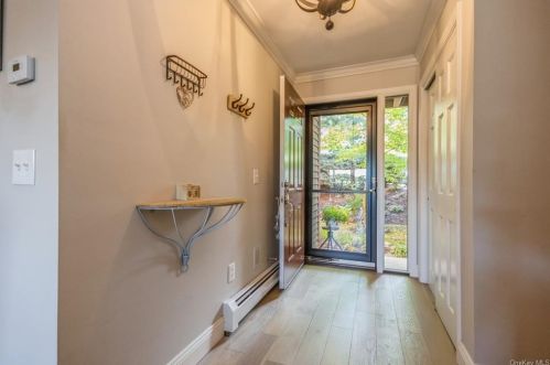 1205 Eagle Bay Dr, Crotonville NY  10562-2355 exterior