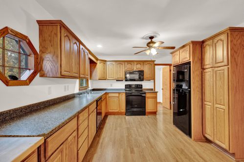 2882 132nd St, Waukesha, WI 53151-3916