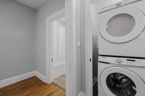 322 Crane Ave, Pittsburgh PA  15220-4035 exterior