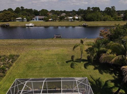 1041 Abingdon Ave, Fort Pierce FL  34953-2804 exterior