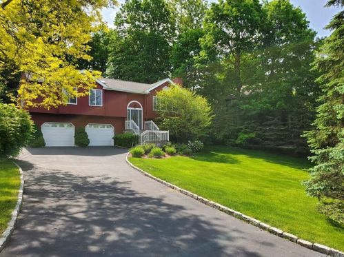 30 Hawkes Ave, Crotonville, NY 10562-2503