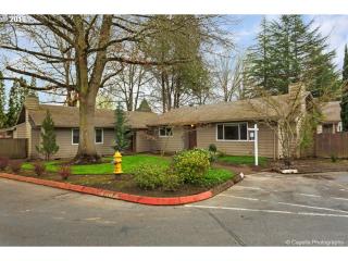 11273 Springwood Dr, Portland, OR 97223-3320