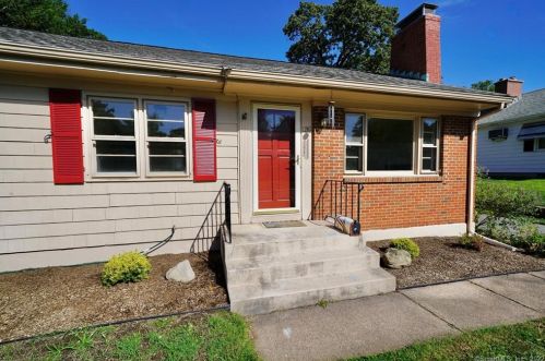 139 Wells St, Manchester, CT 06040-6127