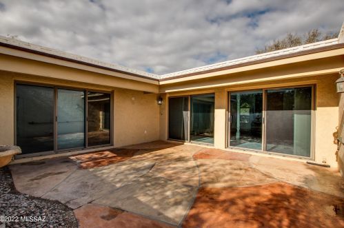 7204 Camino Vecino, Tucson AZ 85715-3418 exterior
