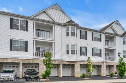 117 Regency Ct, Morganville, NJ 07751-5208