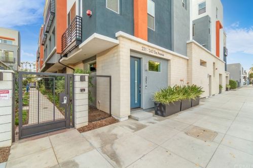 241 Elm Ave, Long Beach CA 90807-3403 exterior