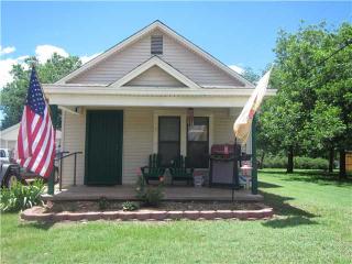 117 19th St, Guthrie, OK 73044-2121
