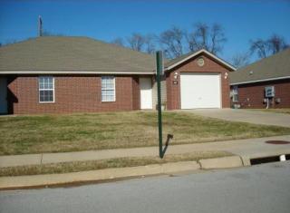 827 Meadowlands Dr, Centerton AR  72719-9228 exterior