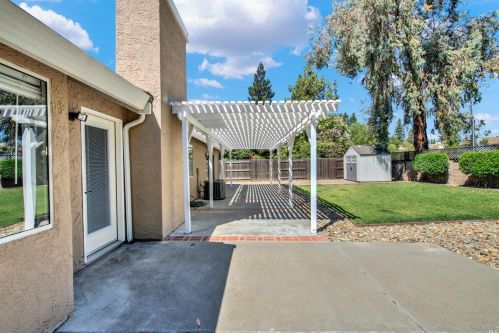 537 Stanford St, Vacaville CA  95687-4609 exterior