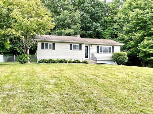 22 Buttermilk Dr, Poughkeepsie, NY 12601-6261