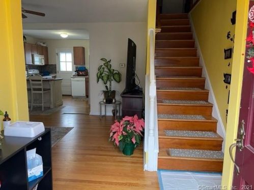 198 Lincoln Ave, Bridgeport, CT 06606-5237