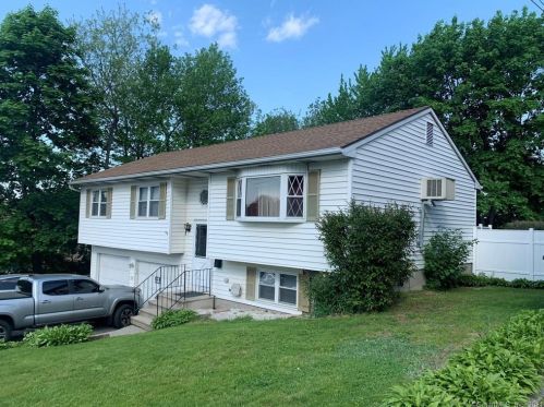 592 Hill St, Waterbury, CT 06704-2347