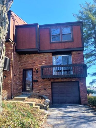 200 Glen Spring Cir, Canonsburg, PA 15317-2308