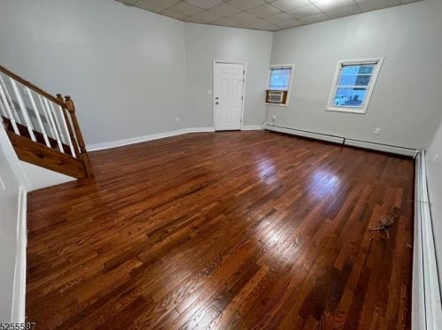 252 9th Ave, Roselle NJ  07203-2404 exterior