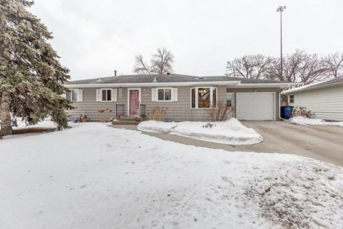2906 Rivershore Dr, Moorhead, MN 56560-4223