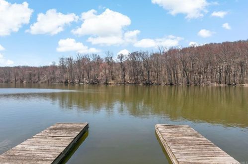 37 Kirk Lake Dr, Mahopac, NY 10541-3023