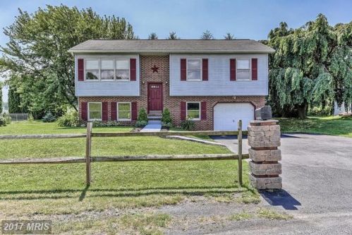 28 Koser Ln, Lees Cross Roads, PA 17257-9481