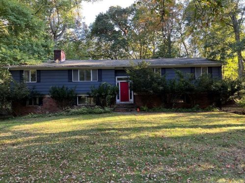 77 Merriland Rd, Stamford, CT 06903-1717