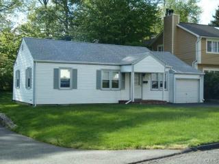24 Derwen St, Stamford, CT 06906-1201