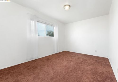 1636 99 Ave, Oakland CA  94605-4814 exterior