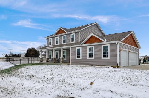 200 Crestview Ln, Lake Mills, WI 53551-1931