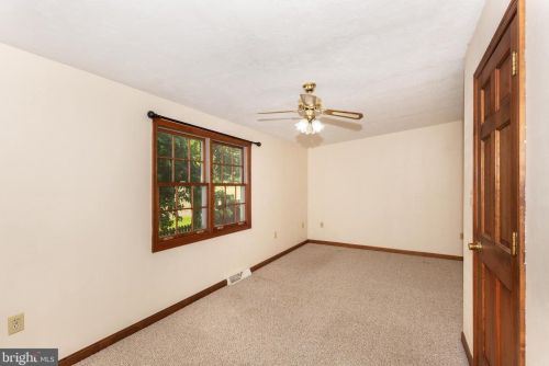 49 Pinewood Cir, Hanover PA 17331-9393 exterior