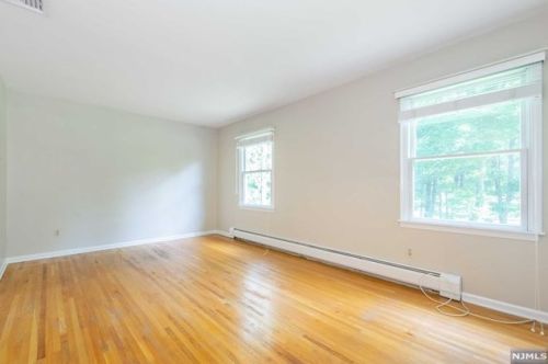 2 Sparrowbush Rd, Mahwah NJ  07430-1525 exterior