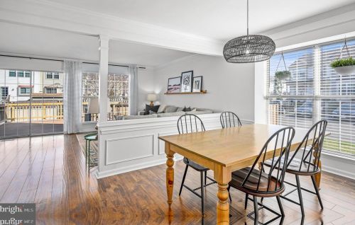 302 Hedgestone Ter, Leesburg VA  20176-4842 exterior