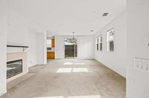 3870 Shakespeare Dr, Oxnard CA  93033-6868 exterior