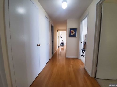 1055 River Rd, Edgewater NJ 07020-1364 exterior