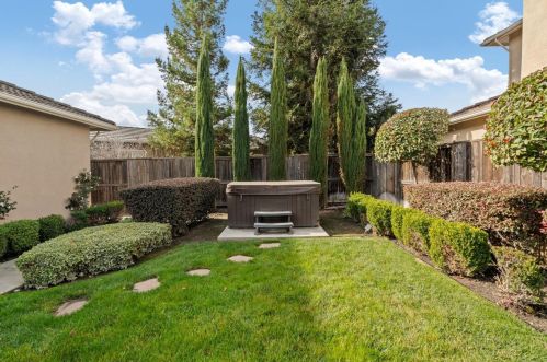 3909 Edgeview Ct, Modesto CA  95355-7318 exterior