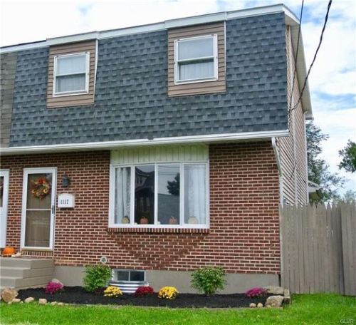 1117 5th St, Catasauqua, PA 18032-2206