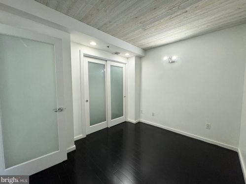 726 Market St, Philadelphia PA  19106-2304 exterior