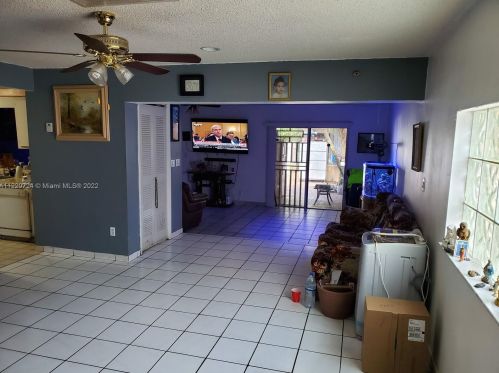 6333 16th Ave, Hialeah, FL 33012-6219