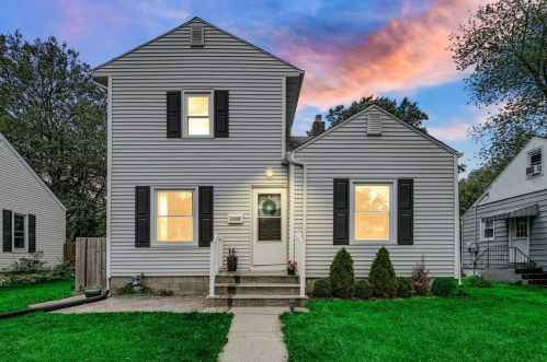 1105 Napoleon St, Valpo, IN 46383-3429
