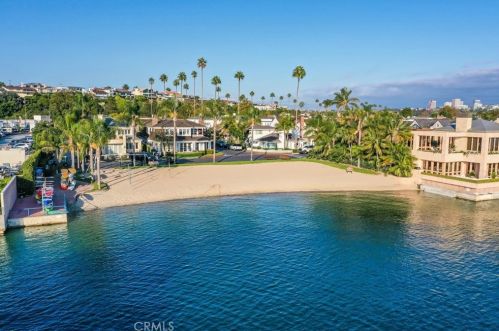 2691 Crestview Dr, Newport Beach CA  92663-5626 exterior