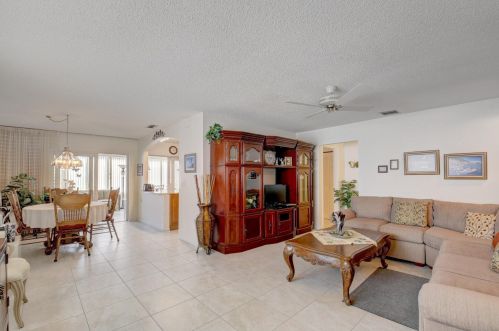 5136 Mirror Lk Blvd, Boynton Beach FL  33472-1211 exterior