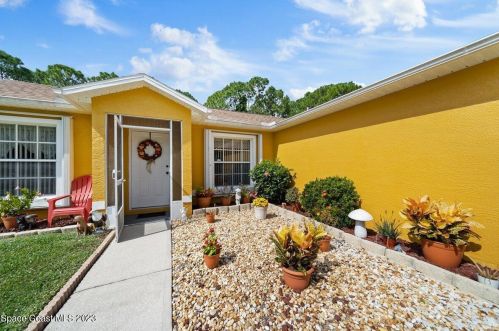 6564 Crest Ave, Cocoa, FL 32927-2239