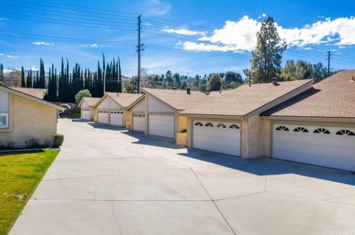 19032 Avenue Of The Oaks, Santa Clarita CA  91321-1444 exterior