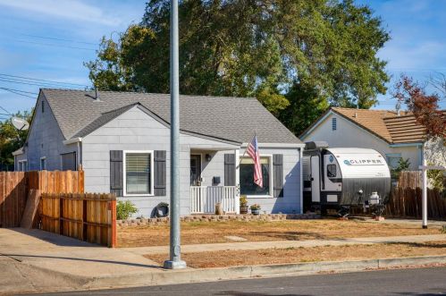 327 Eureka Ave, Lodi, CA 95240-1135