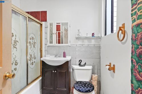 69 Cavour St, Daly City CA  94014-2244 exterior