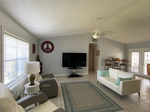 1049 Aswan Ave, Fort Pierce, FL 34953-3220