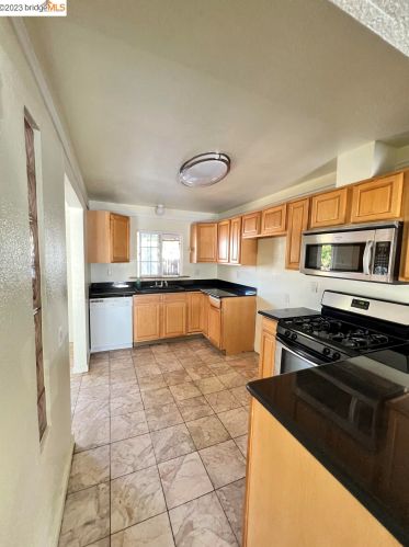 175 Navy St, West Pittsburg, CA 94565-4008