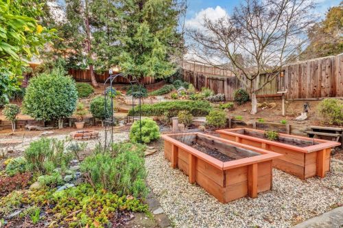 610 Rose Dr, Benicia CA  94510-3756 exterior