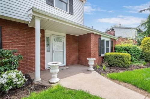 9222 Wedgewood Dr, Pittsburgh, PA 15239-2030