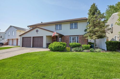 3882 Jane Ct, Seaford, NY 11783-3612